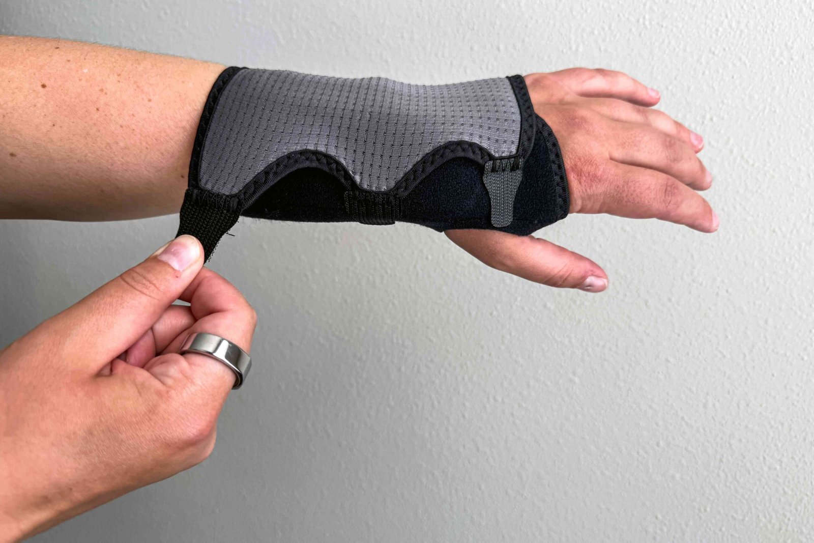 wrist support with splint carpal tunnel